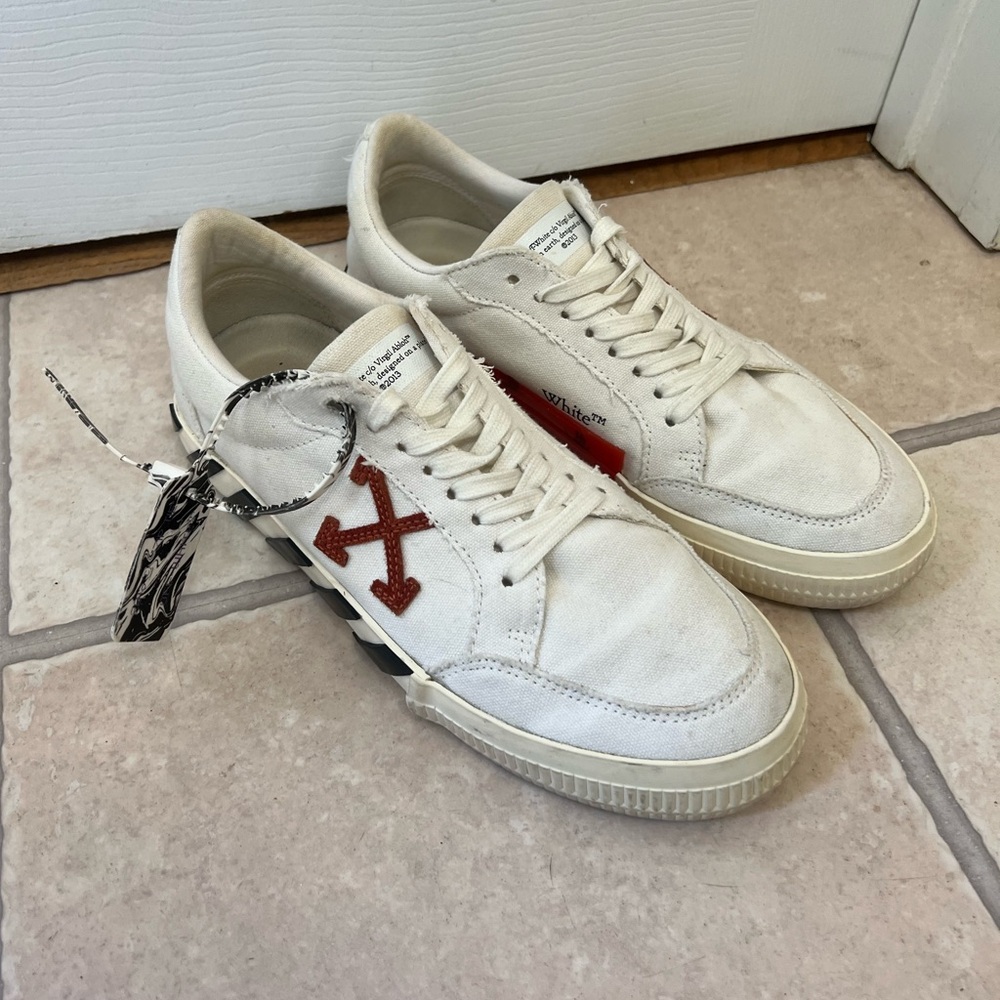 OFF-WHITE Vulc Low White Red Arrow Sneakers - Picture 3 of 6
